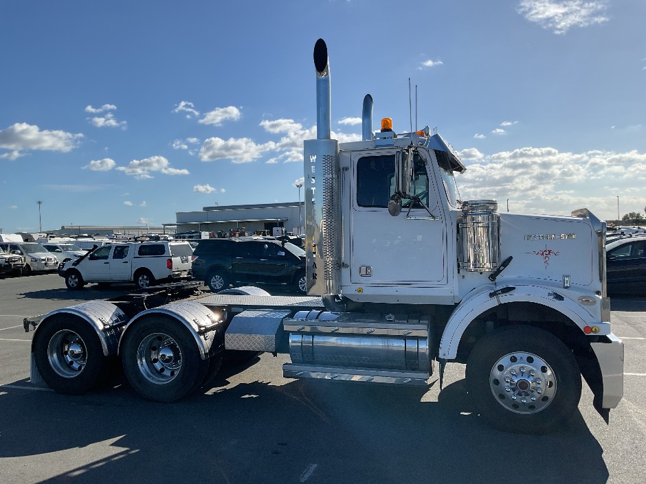 2010 Western Star 4800FX   6x4 Prime Mover