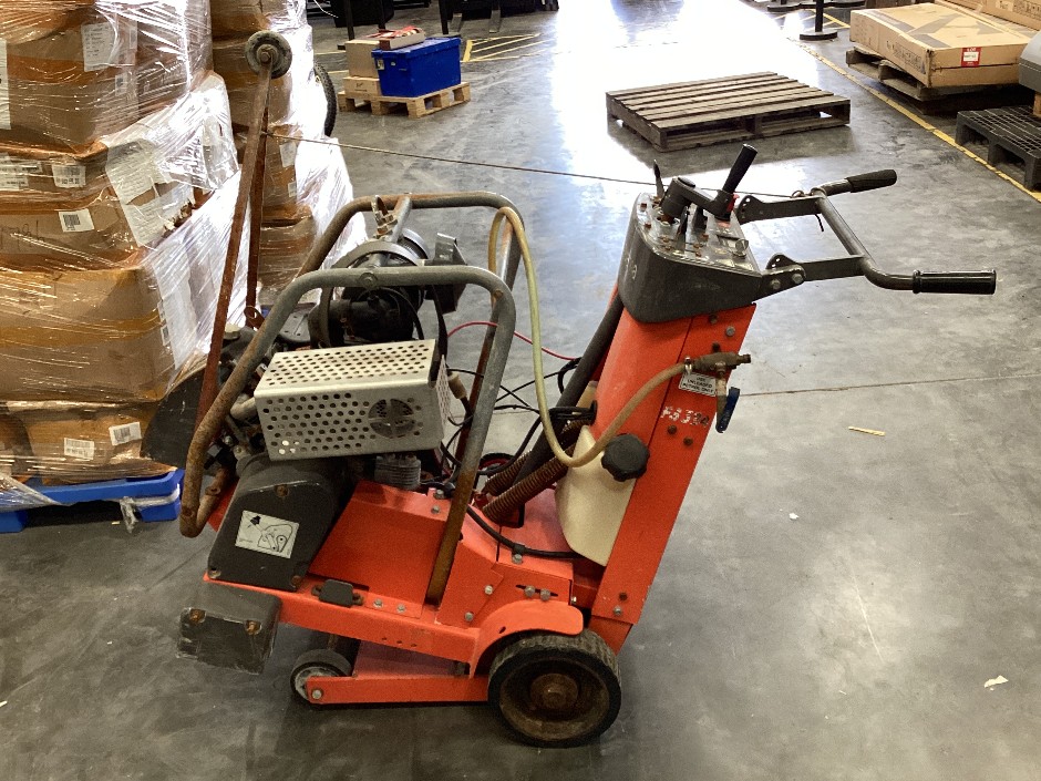 <p>Husqvarna FS520/FS524 Walk Behind Concrete/Asphalt Saw</p>