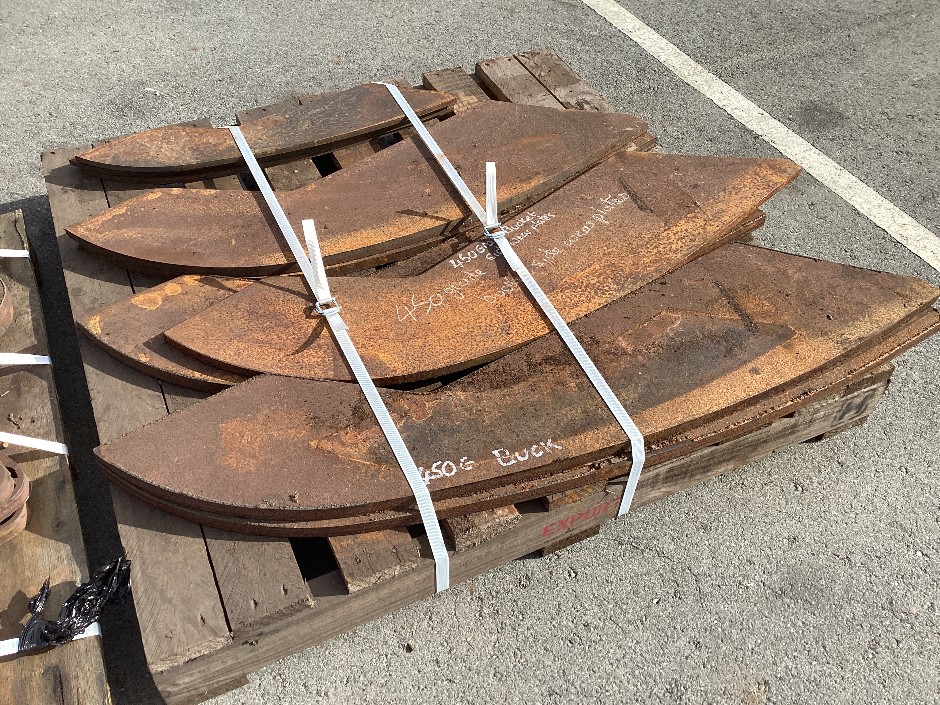 <p>450 Grade Bucket Side Wear Plates</p>