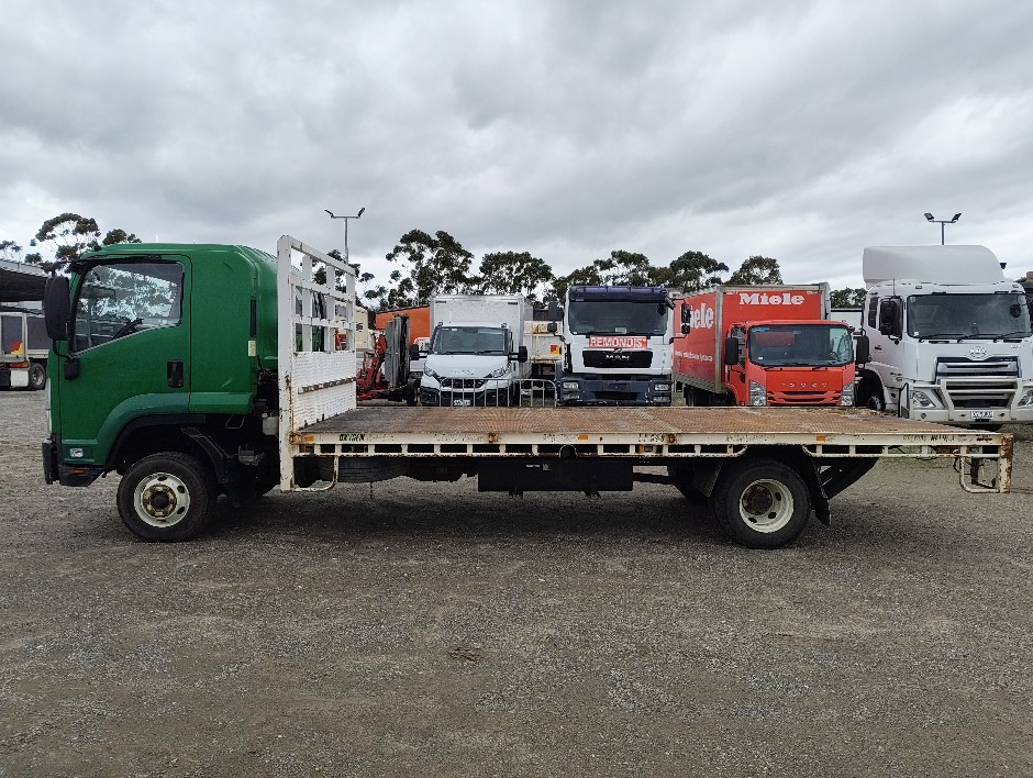 2009 Isuzu FRR 600 4x2 Tray Truck