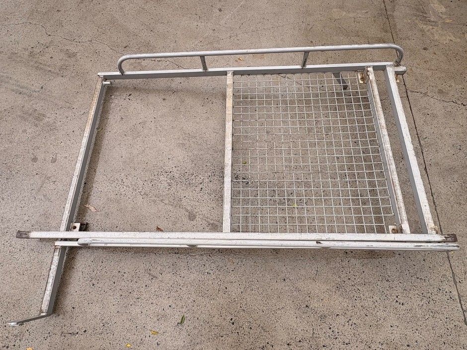<p>2021 Hilux Roof Rack & Tailgate Lifter</p>