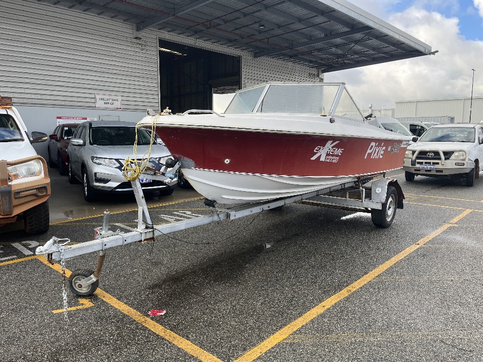 Penguin F500 Motorboat