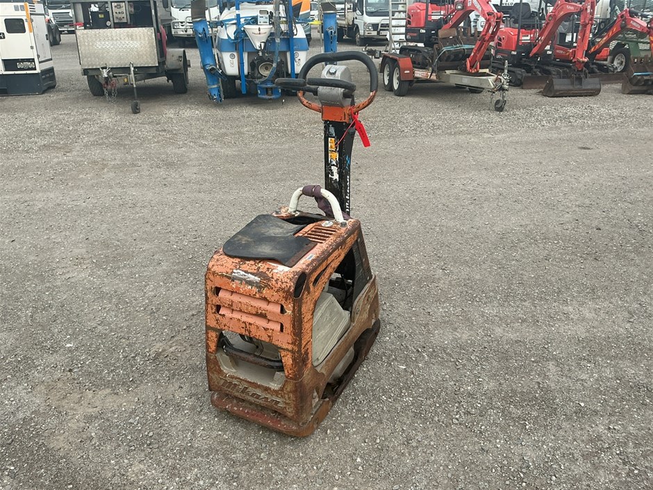 <p><strong>Mikasa MVH-368GH Plate Compactor</strong></p>