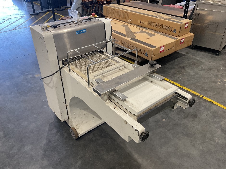<p>2016 Sinmag SM-307 Dough Moulder</p>
