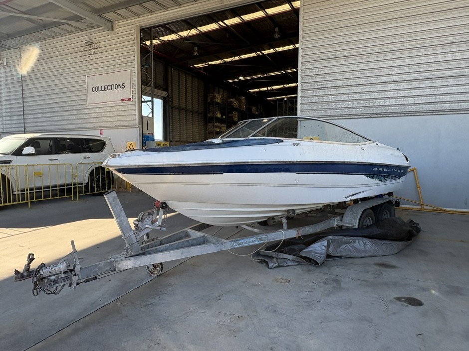 <p>Bayliner Runabout</p>