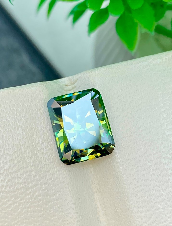 4.35 CT Sparkling Moissanite