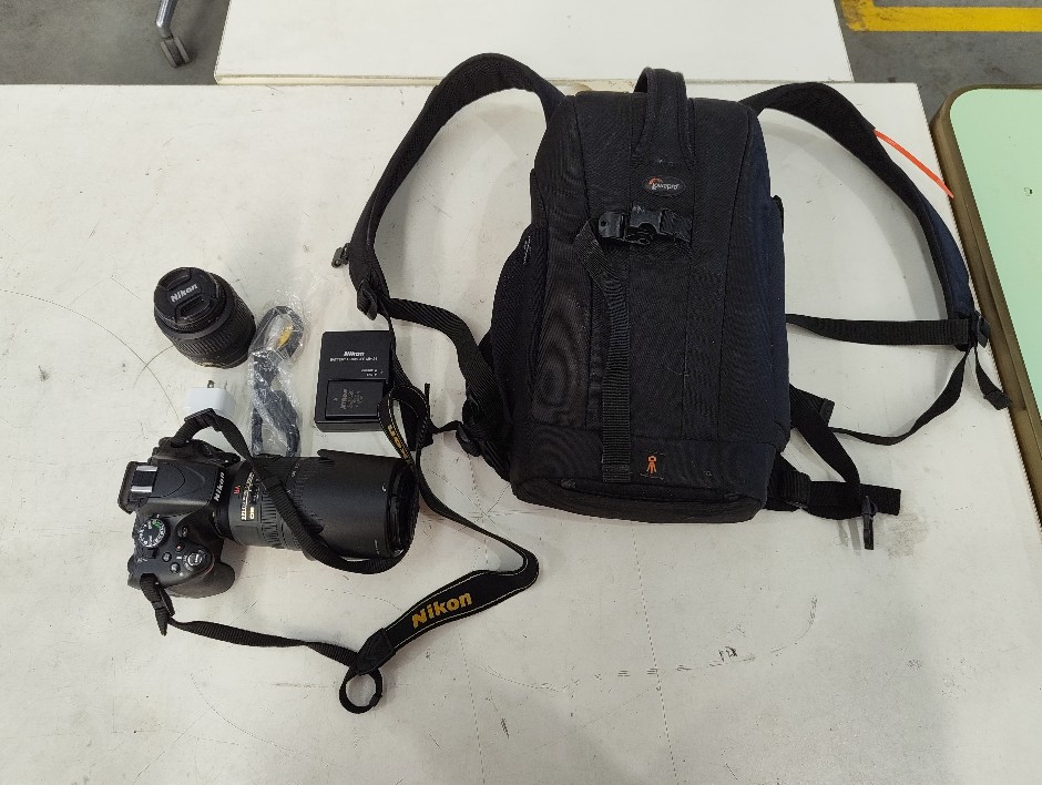 <p>Camera & Accessories</p>