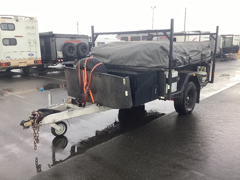 2016 GIC Deluxe Camper Trailer