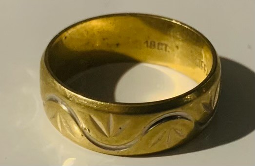 Vintage estate gold ring stamped 18ct