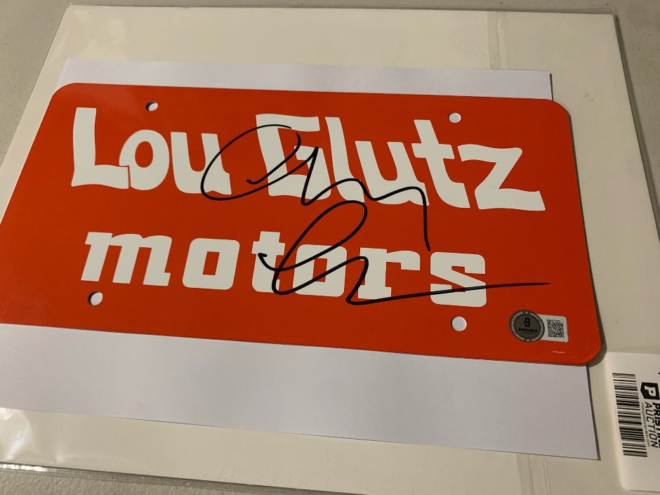 Chevy Chase signed Vacation metal licence plate - Beckett authentication