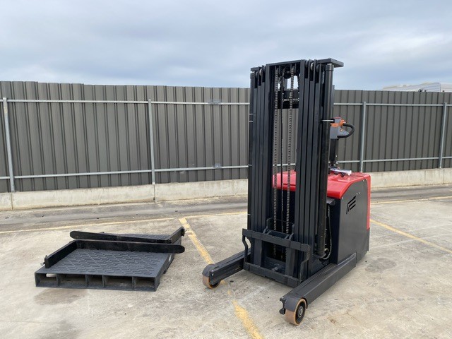 2025 QQCTD Electric Reach Stacker