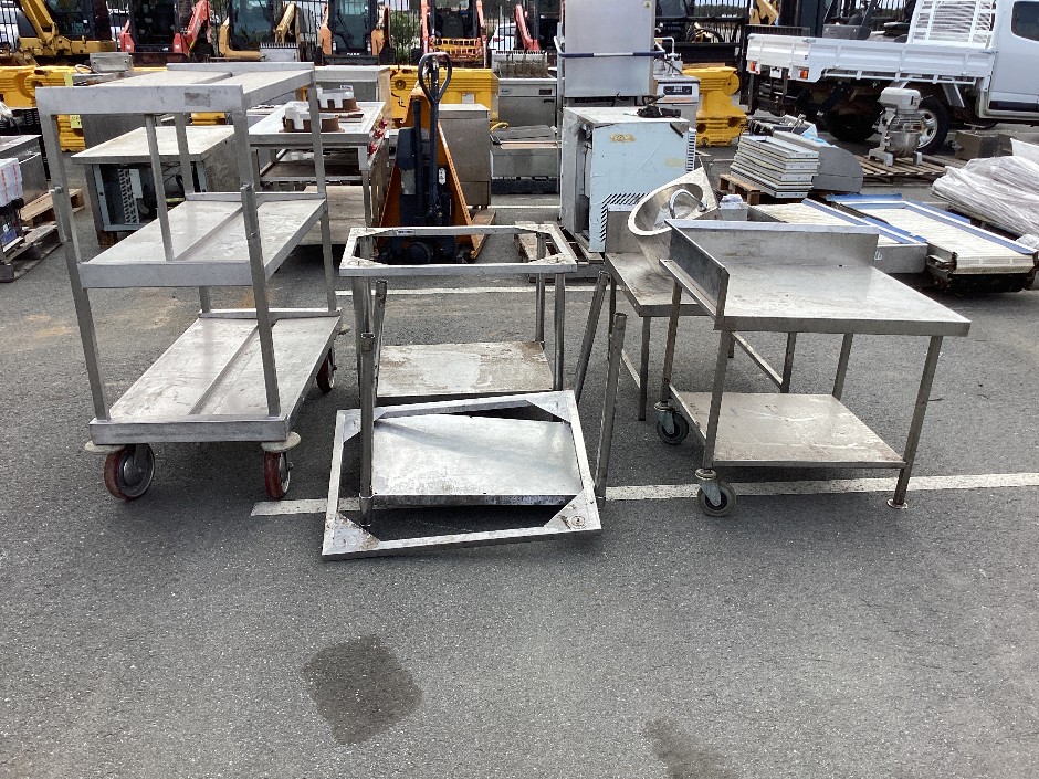 <p>Assorted Catering Furniture x 6</p>