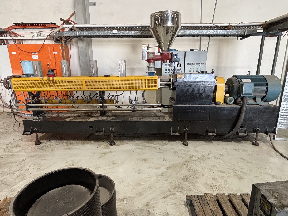 Qingdao Hegu Wood-Plastic Parallel Double-Screw Extruder