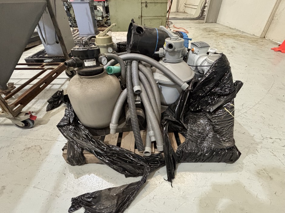 <p>Pallet of Pool/Spa Filtration Equipment and Fittings</p>