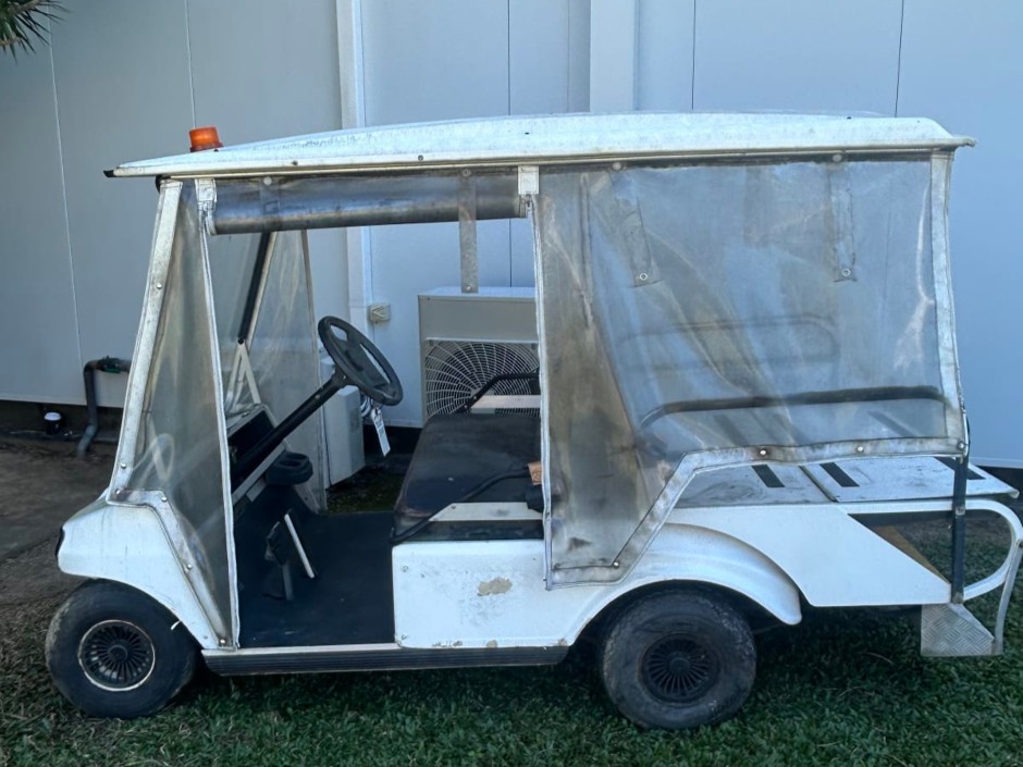 <p>2007 Club Car People Mover Electric Golf Buggy</p>