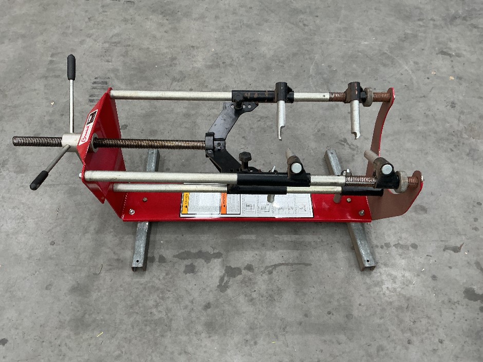 <p>Branick 7400 Strut Spring Compressor</p>