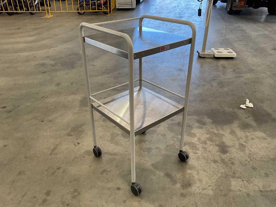 <p>Stainless Steel Medical Trolley</p>