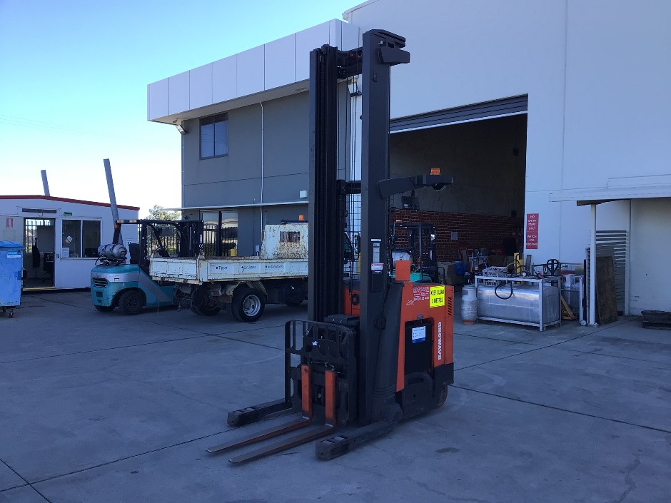 Raymond 750-DR32TT Electric High Reach Forklift