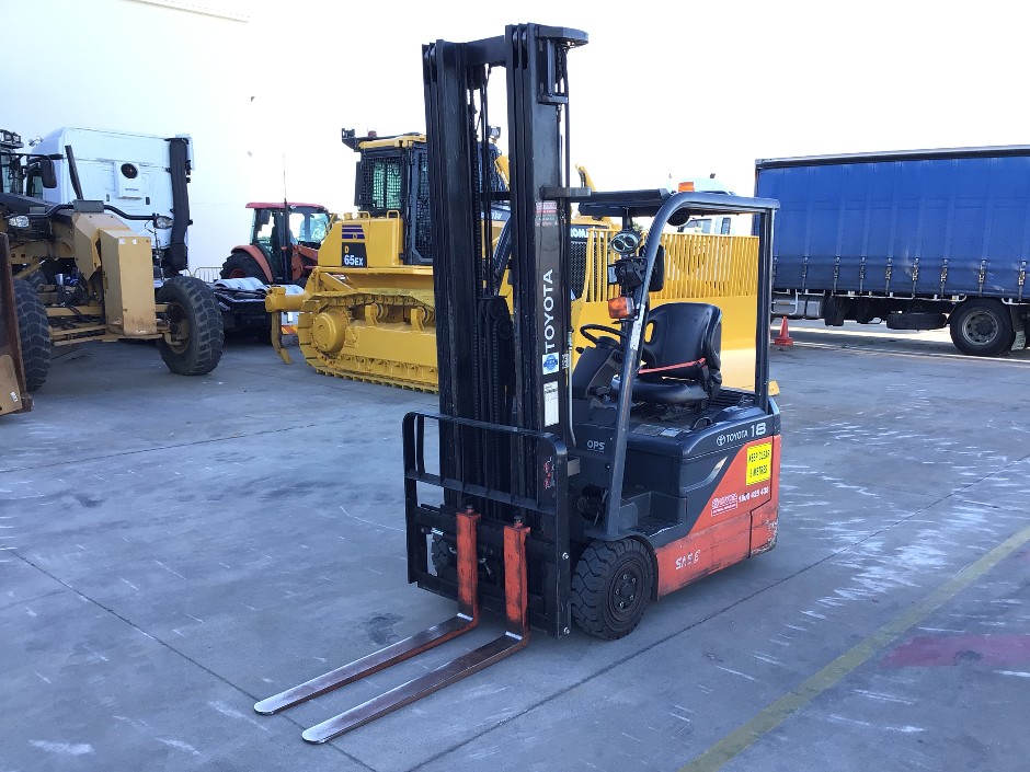<p>Toyota 8FBE18 Electric Counter Balance Forklift</p>