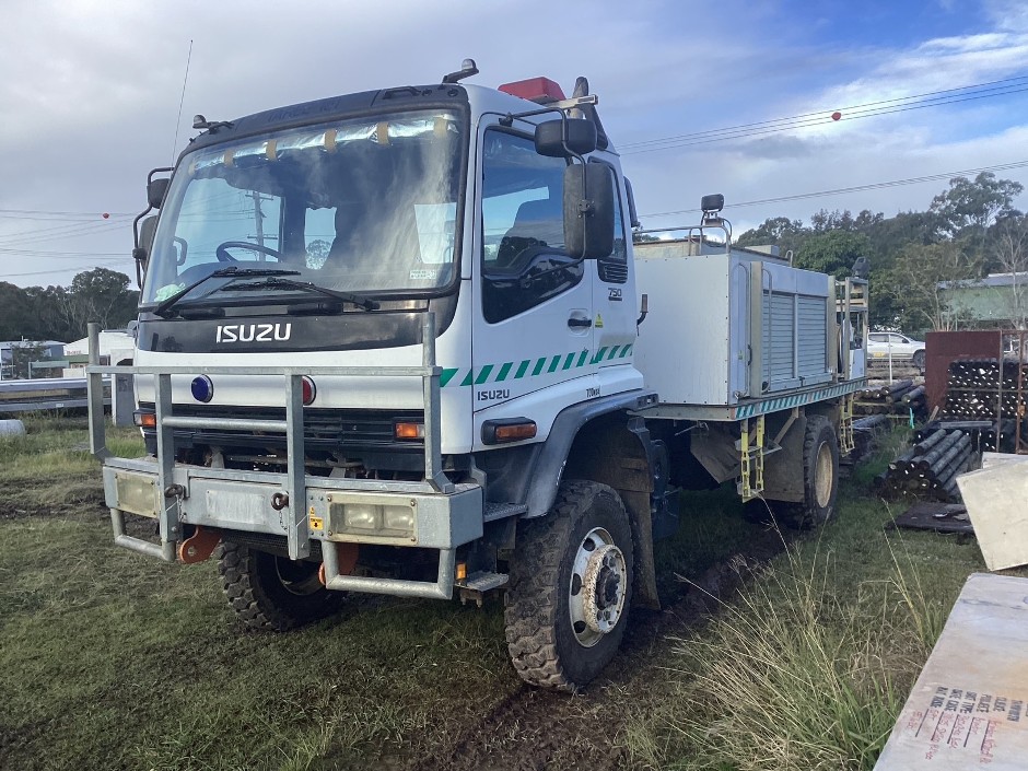 <p>2003 Isuzu FTS750 4WD Fire Fighting Water Truck</p>