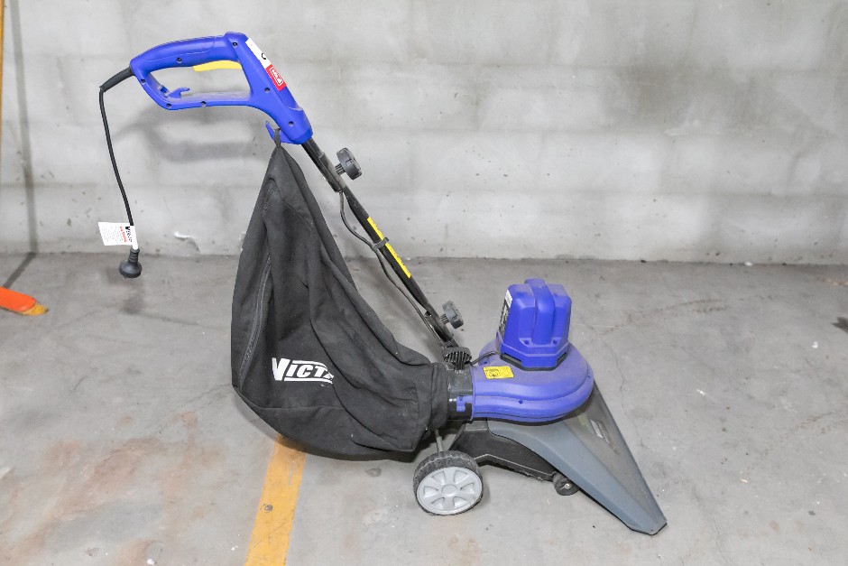 <p>Victa MV1200 Electric Outdoor Vacuum</p>
