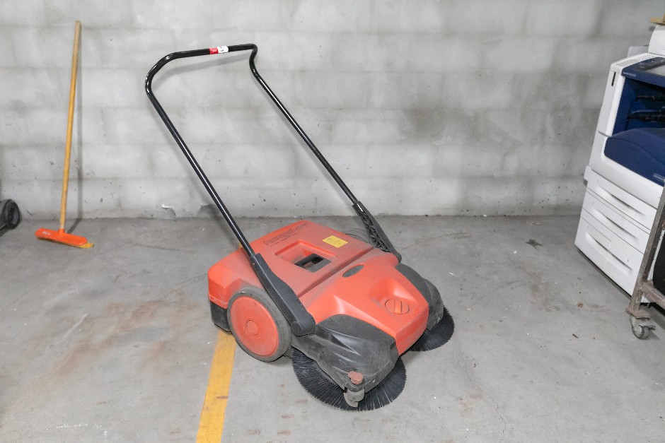<p>Haaga 477 Walk Behind floor Sweeper</p>