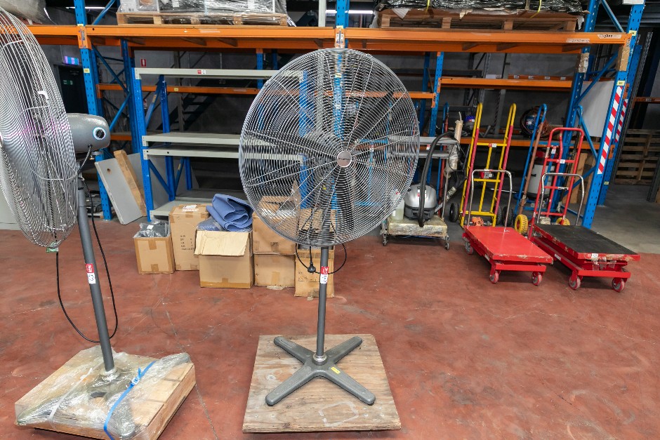 <p>Dyna Breeze Industrial Pedestal Fan</p>
