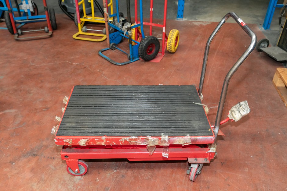 <p>TWM Mobile Hydraulic Platform Trolley</p>