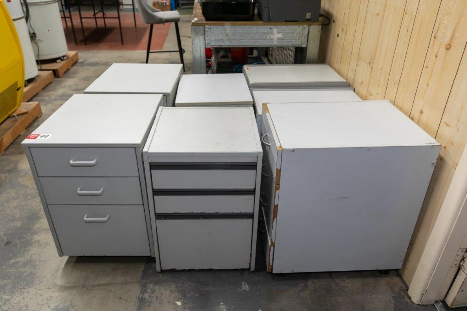 <p>Mobile Under Drawers</p>