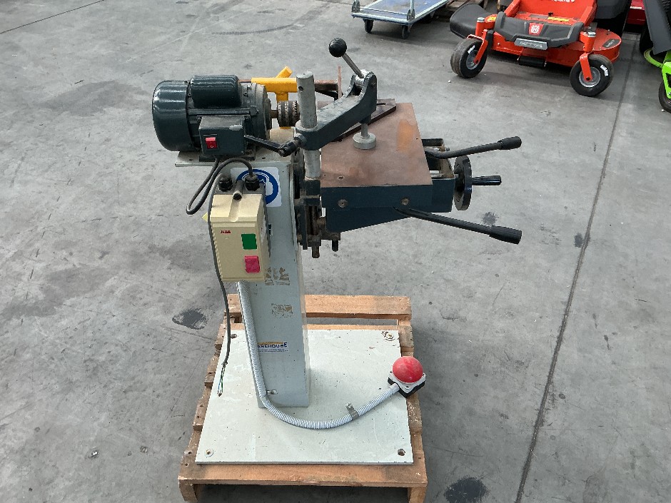 <p>Warehouse Drill Table</p>