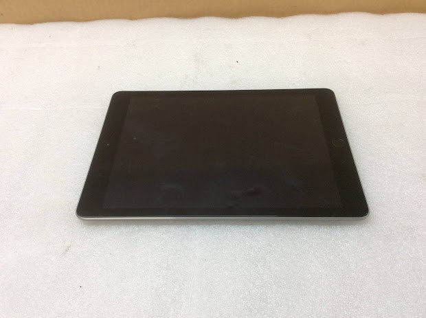 Apple iPad 5 (A1822) Tablet 32GB