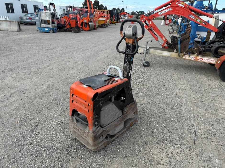 <p>Mikasa Sangyo Reversible Plate Compactor</p>