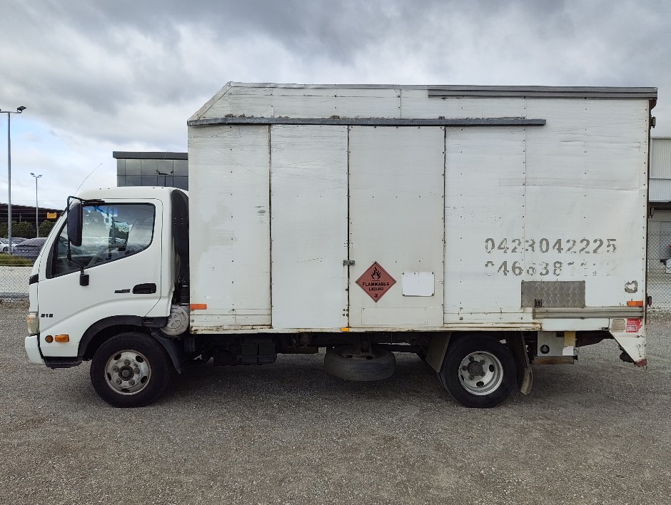 2007 Hino 300 616 4x2 Pantech Truck