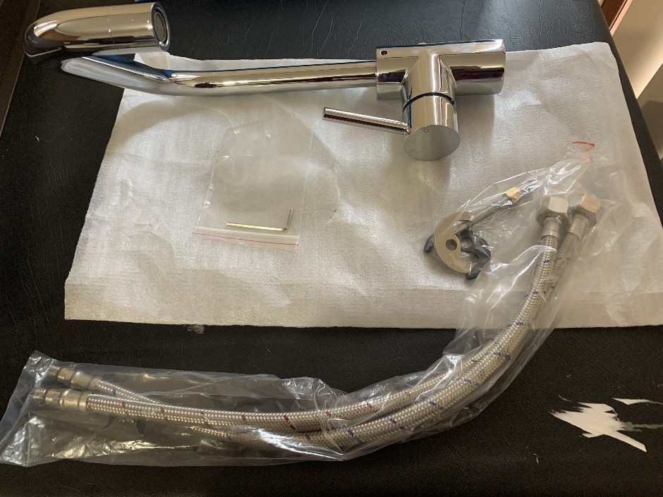 1 x Single Lever Sink Mixing Tap (Unused)