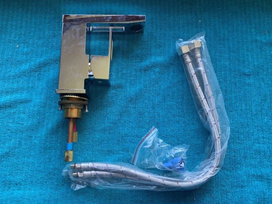 <p>1 x Simply Inspiring Basin Swivel Mixing Tap (Unused)</p>