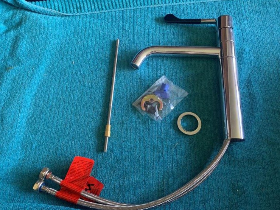 1 x Dorf Hepburn Sink Mixing Tap (Unused)