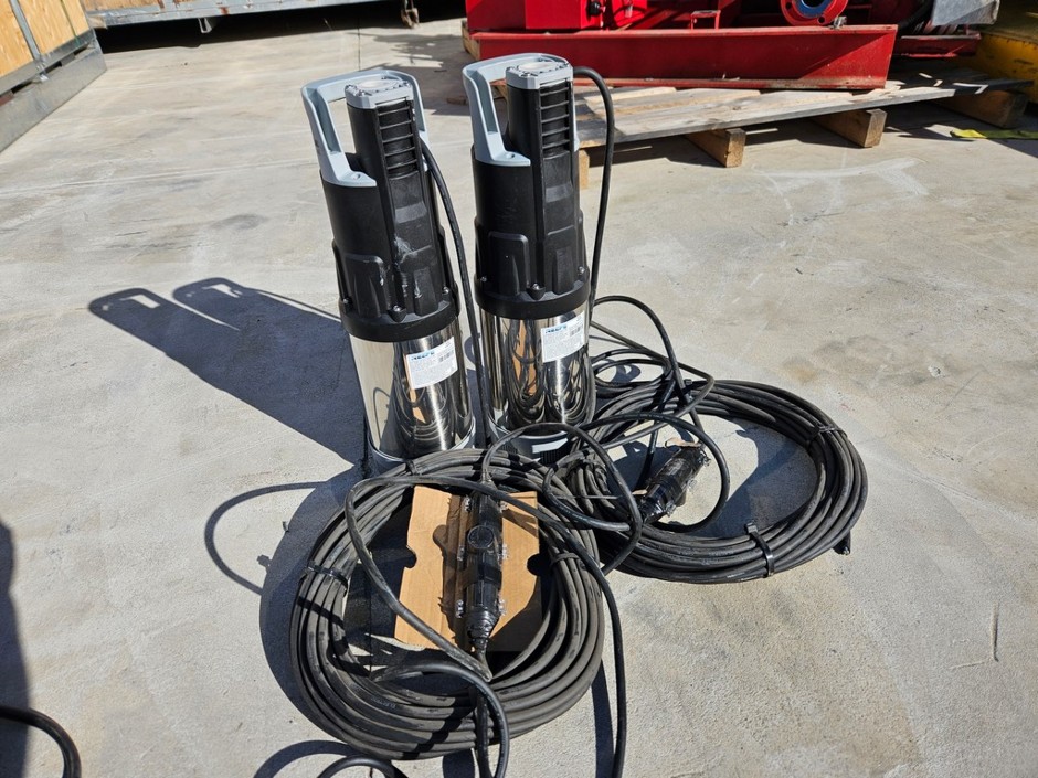 <p>REEFE MULTISTAGE SUBMERSIBLE PRESSURE PUMP RSMP35, QTY x2</p>