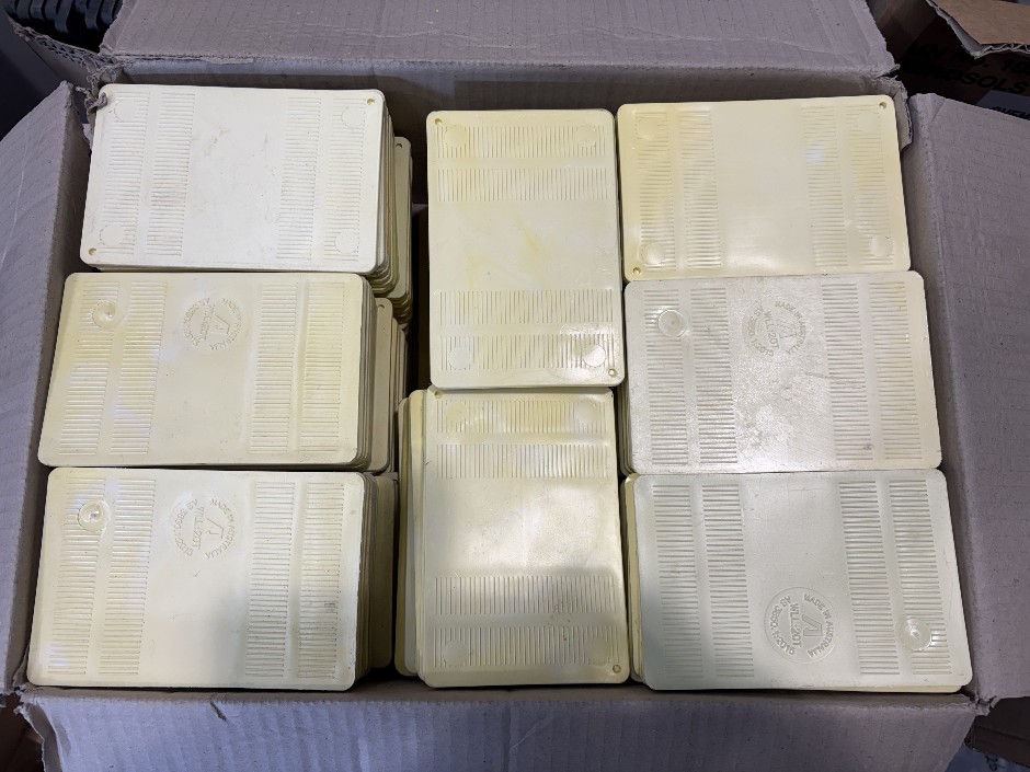 Pallet comprising unused large qty of plastic packers in various sizes</