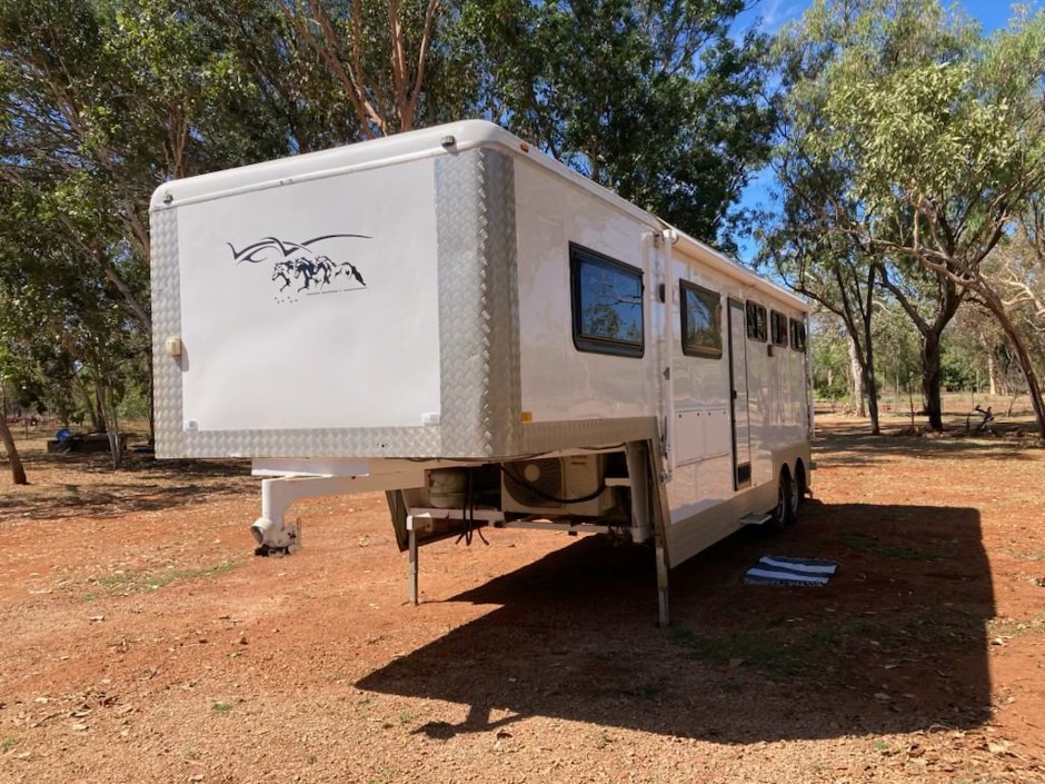 1991 Grills 5 Wheeler Horse Float/Accommodation Trailer