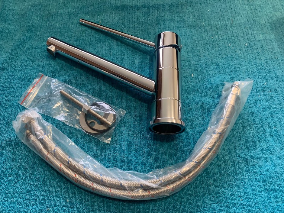 1 x Swivel Basin Mixing Tap (Unused)