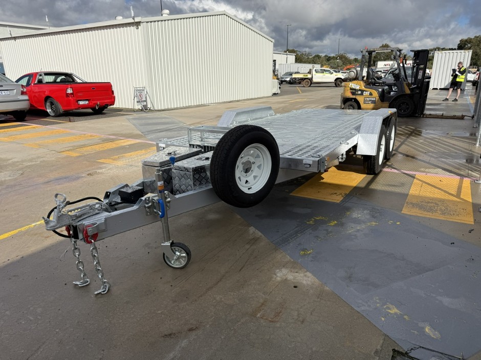 <p>2026 Yangzhou CT EHTILT35 Hydraulic Car Carrier Trailer</p>