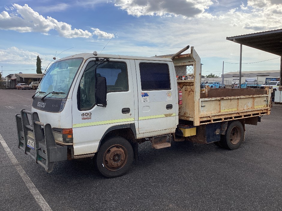 <p>2004 Isuzu NPR 400   4x2 Tipper Truck</p>