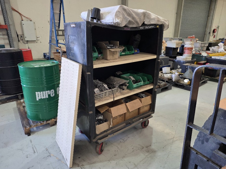 <p>Poly Cabinet With Reticulation Components</p>