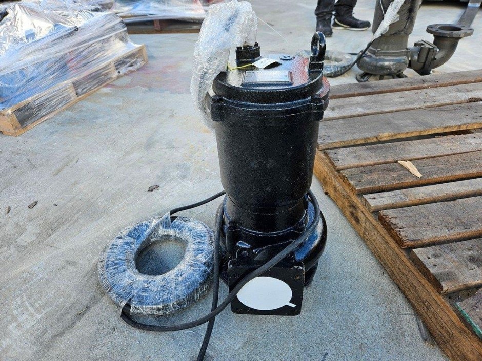 <p>SABRE AL3700-3 MANUAL DRAINAGE PUMP</p>