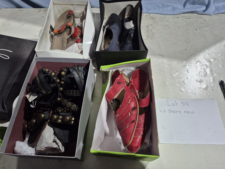 <p>Shoes</p>