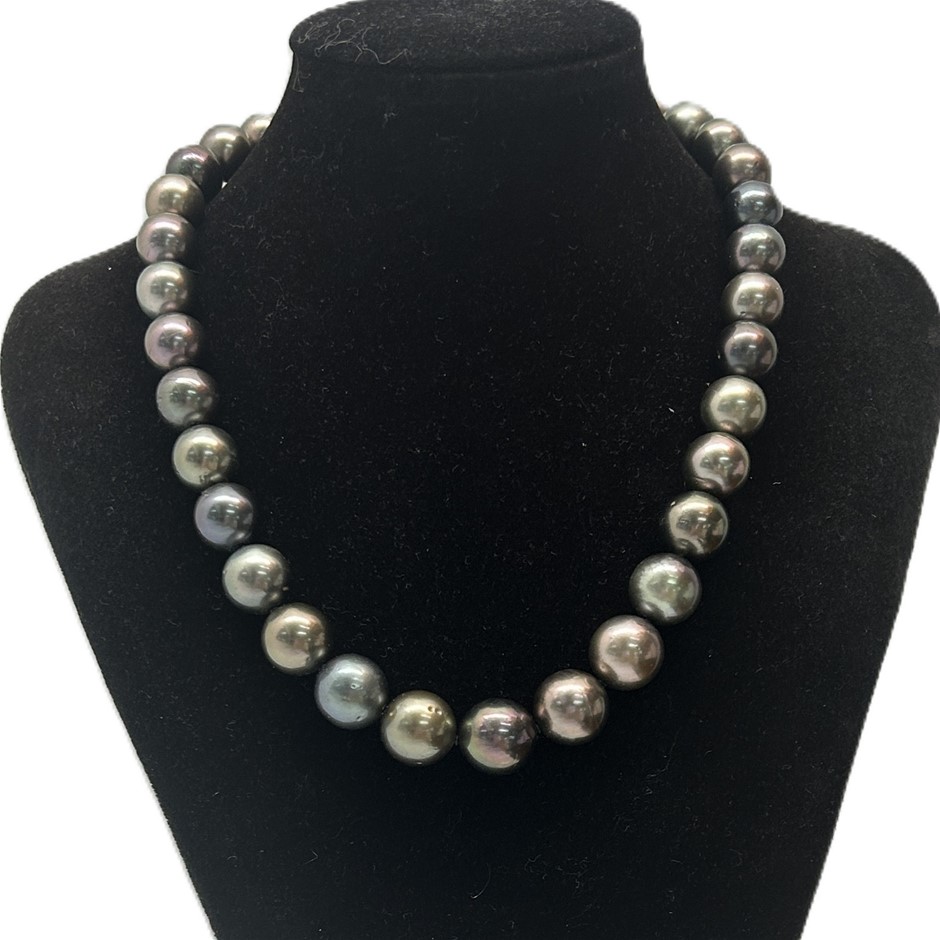 14ct yellow gold cultured black pearl necklace