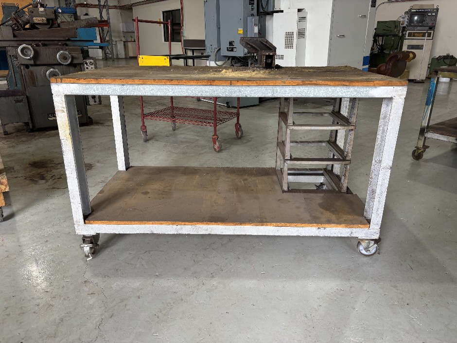 <p>1500mm Work Bench</p>