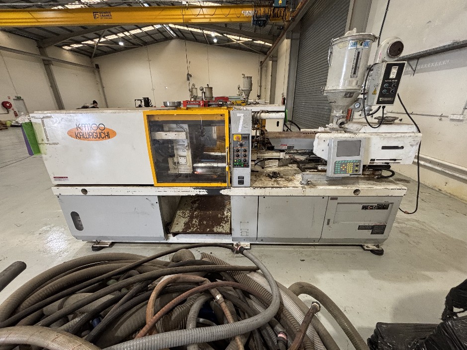 <p>Kawaguchi KM100B2 Plastic Injection Moulding Machine</p>