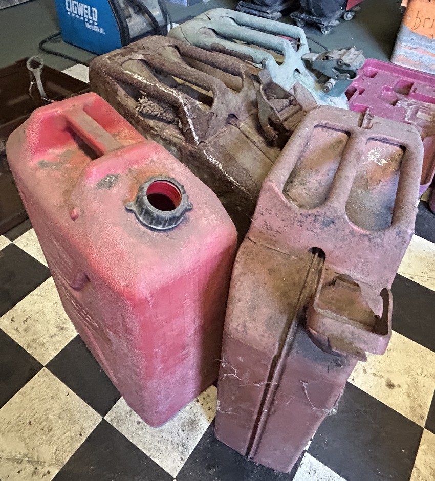 <p>4x 20L Jerry Cans</p>