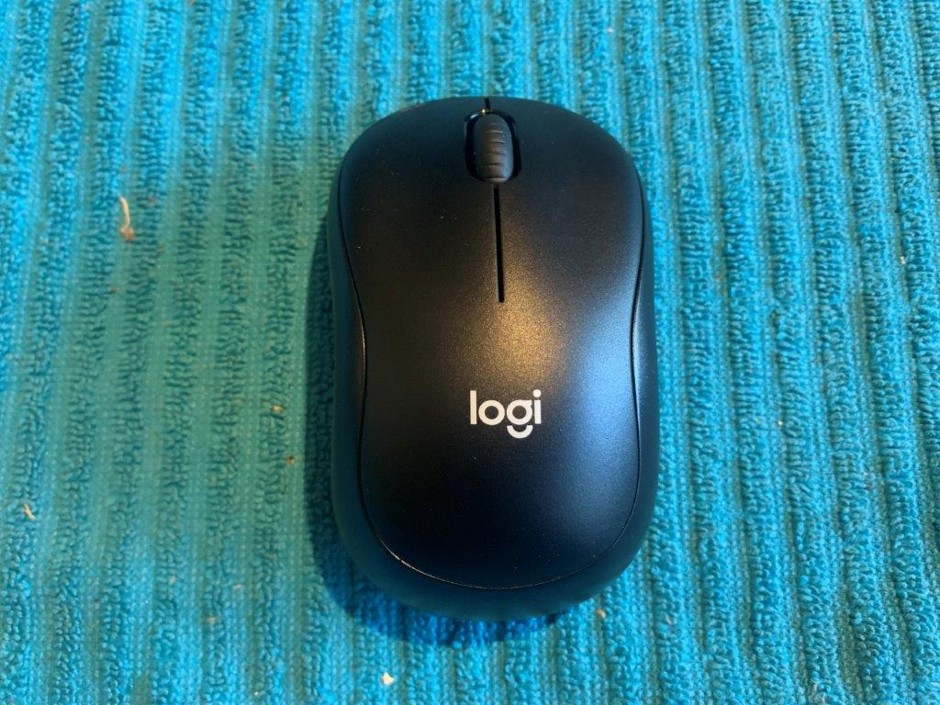 4 x Logitech Silent Mouse (Unused)